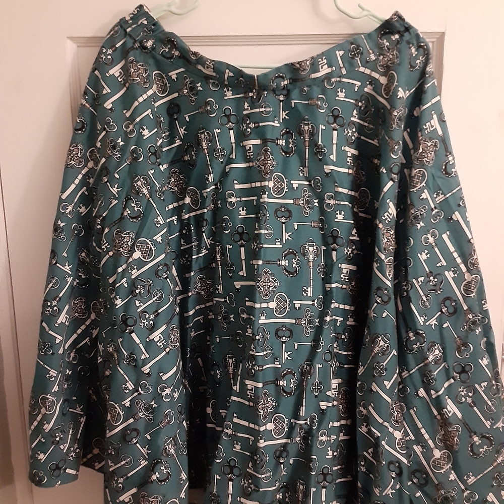Lady vintage swinger skirt. Made in London. Vintage key pattern modcloth